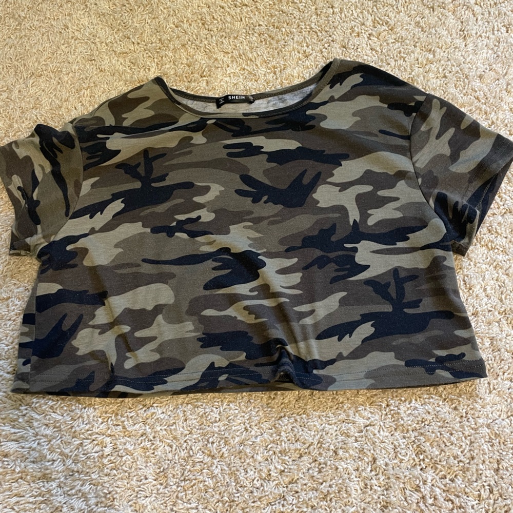 Camo woman’s sheen top size small cropped